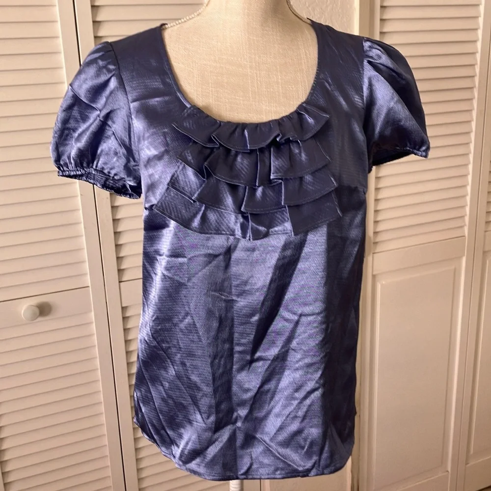 The Limited periwinkle‎ ruffle front purple blue short sleeve top size M NEW